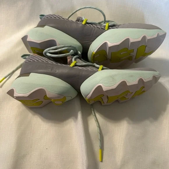 Sorel Sneakers Size 8 - Picture 4 of 6